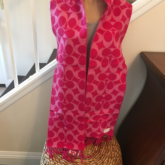 NWT Coach Fuschia Fringe Scarf - Picture 5 of 6